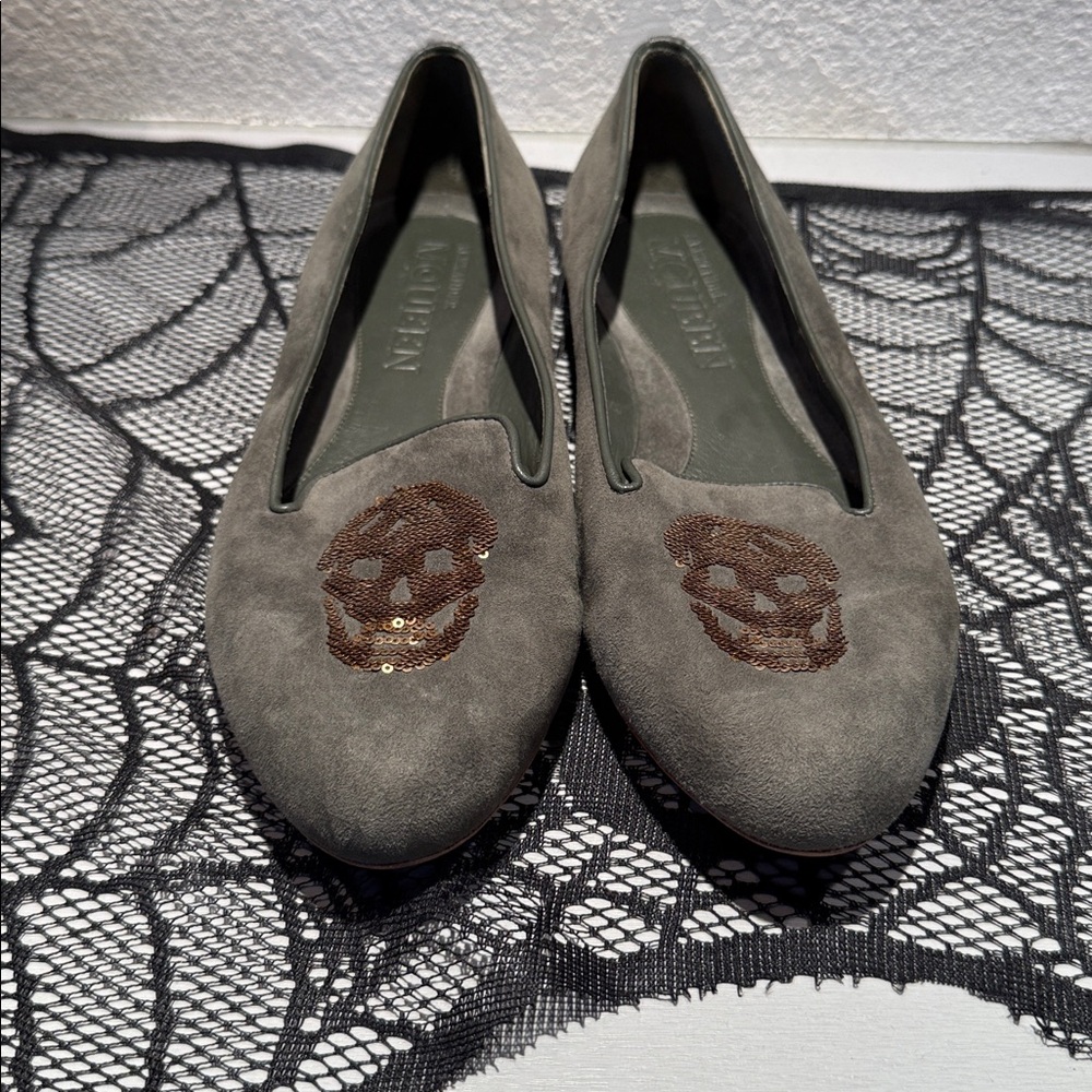 Alexander McQueen Olive Green Suede Loafers with Bronze Sequin Skull - Picture 4 of 10